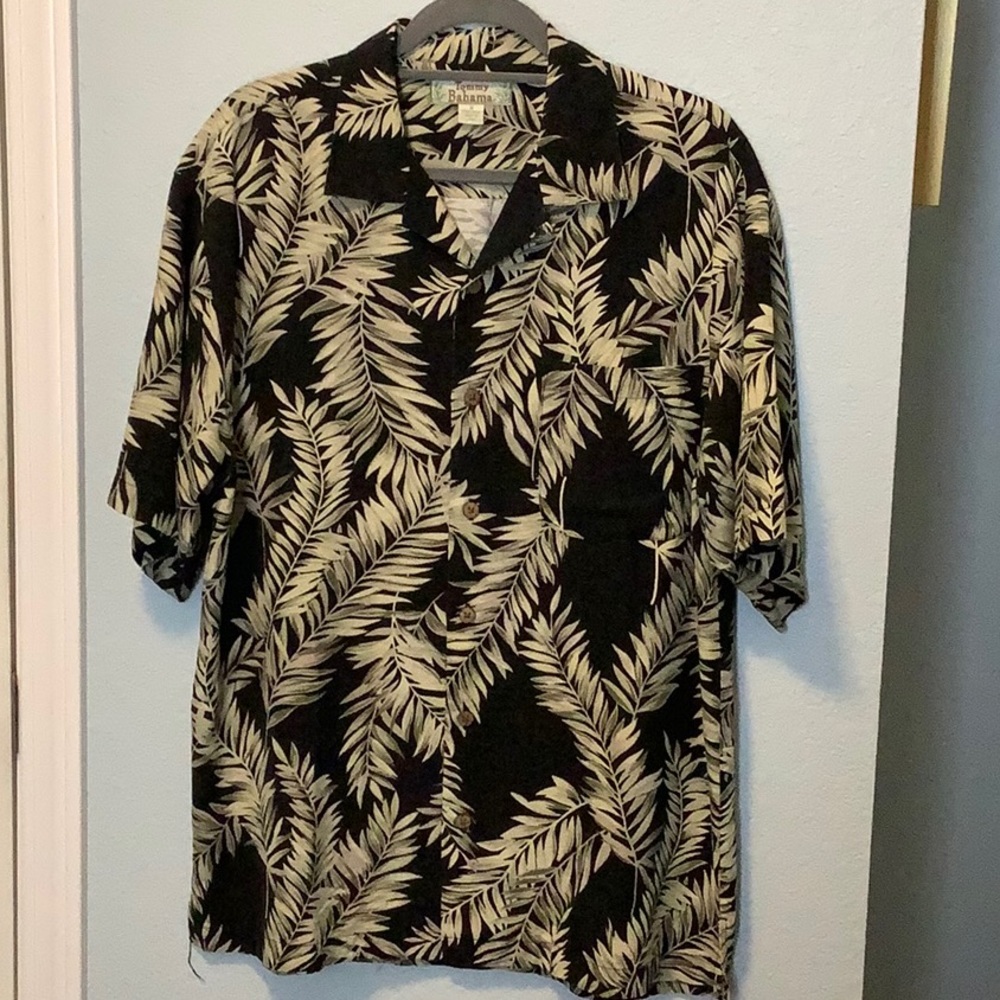 ⛵️ Tommy Bahama Short Sleeve 100% Silk Shirt